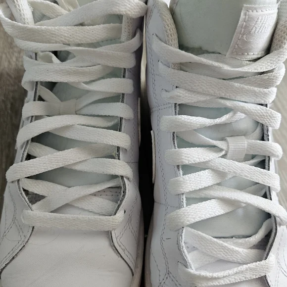 NIKE Women's Court Royale 2 Mid Sneakers White And Blue - Picture 6 of 9